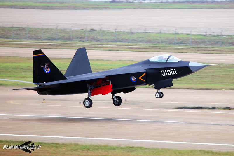 Illustration for article titled Amazing Photos Of China's Newest Stealth Jet Show Growing Air Might